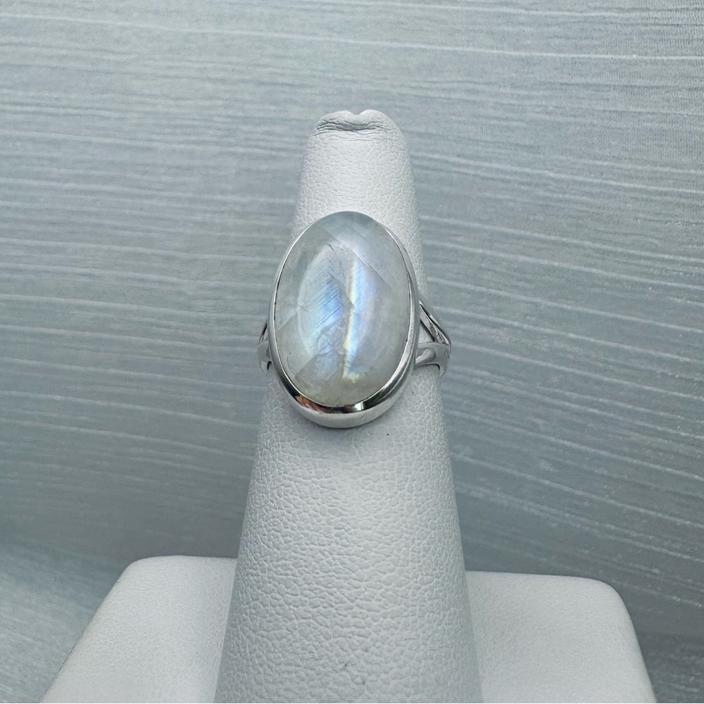 Rainbow Moonstone Sterling Silver Oval Ring - Picture 3 of 4